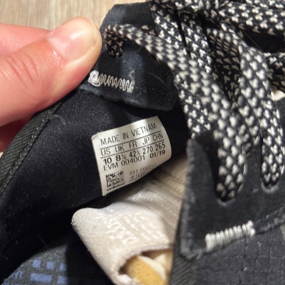 adidas sneaker - Picture 3 of 5